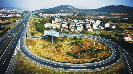 之一,被列入國家重點公路建設項目,被稱為山海大通道,是連接寧波,紹興