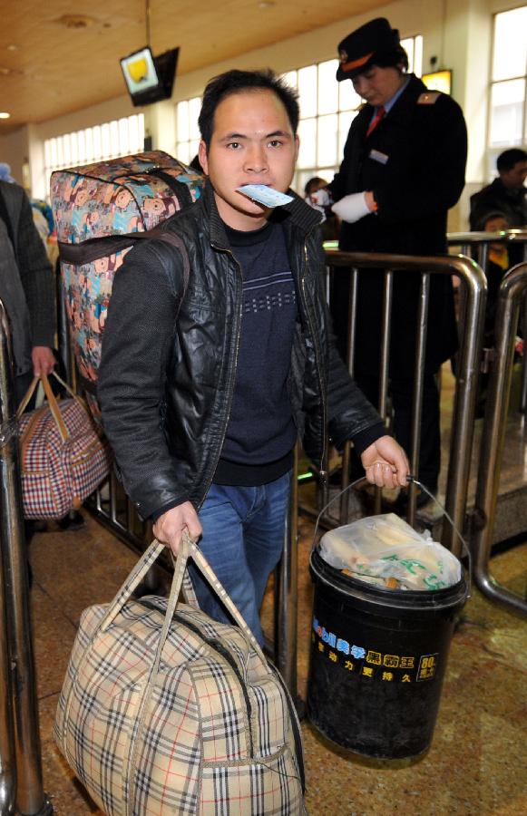 浙江:外来务工人员提前返乡过年-返乡-浙江工人日报网