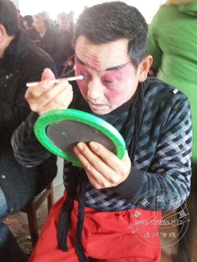 图片中心 嵊州图闻  以男演员为主的绍剧给农村老百姓的精神文化生活