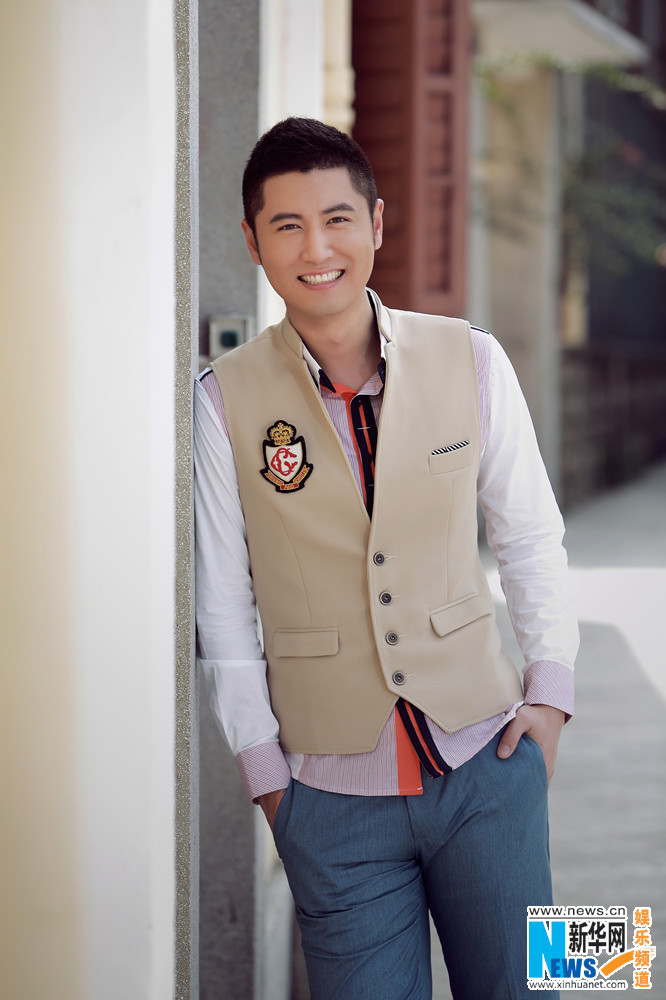 高清:任重最新户外写真 悠闲随意游离城市之间