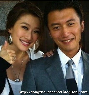 这个第三者就是谢婷婷,有媒体报道章子怡曾与谢霆锋妹妹谢婷婷同争霍