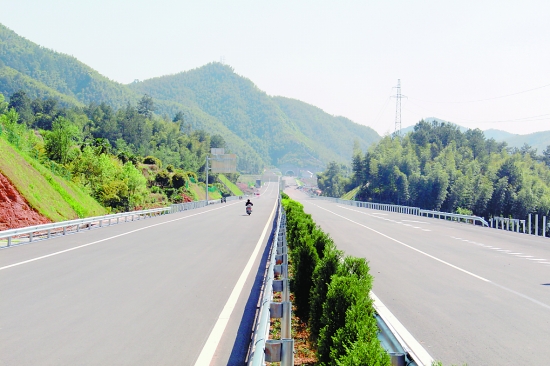 义龙庆高速公路图片