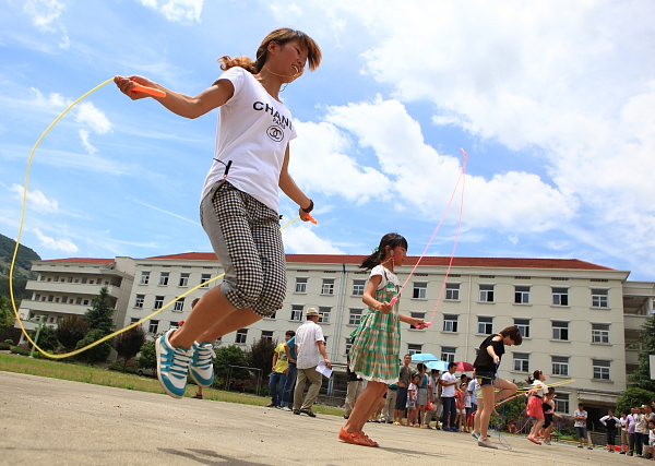 女子跳绳比赛