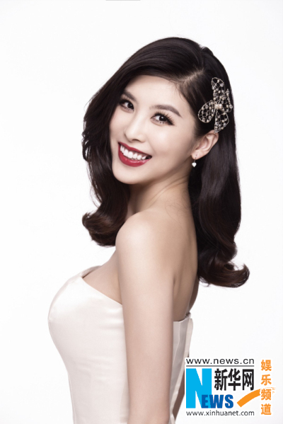 组图:演员银雪夏日写真曝光 演绎精美公主装扮