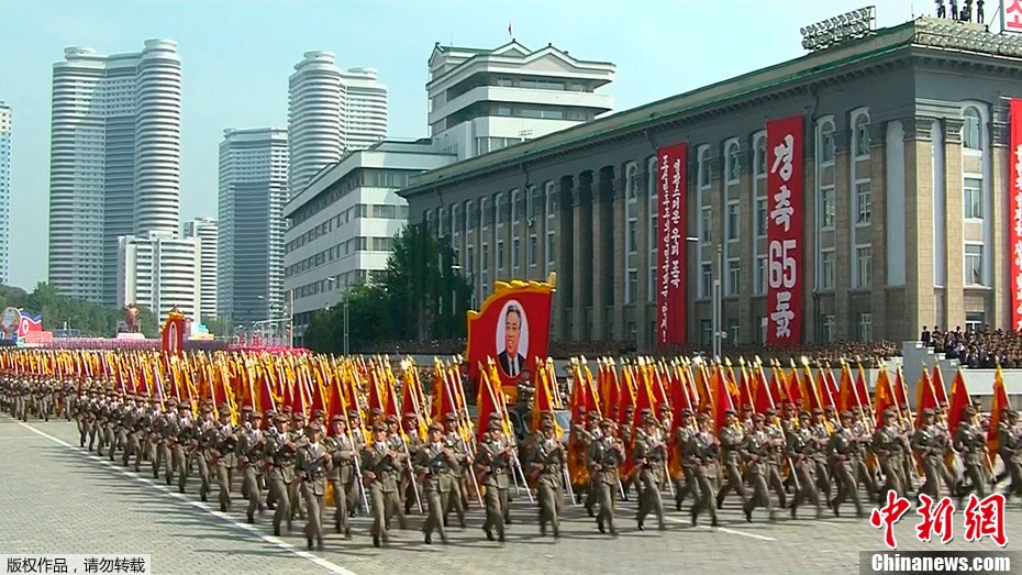 朝鮮舉行大型閱兵儀式慶祝建國65週年