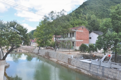 再次走进熟溪街道吴杨村,比较起两个月前洁净清爽的