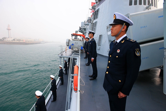 中国海军113舰艇编队载誉回国