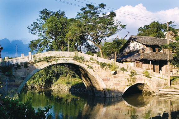 西建河上有座三洞桥