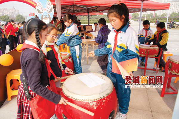 次活动展示的都是婺城区的特色社团,白龙桥小学的小白龙传统游戏社团