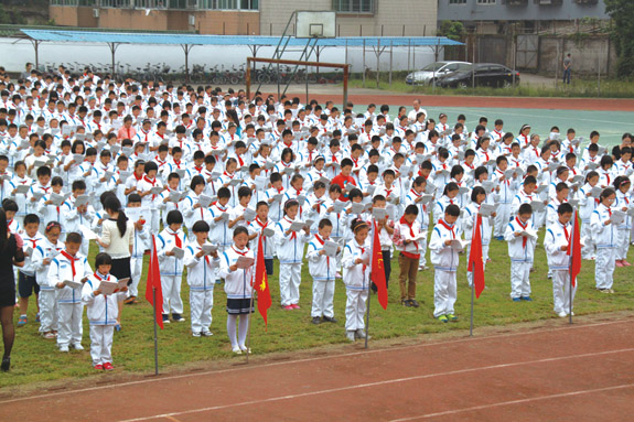 黄岩文明网 文明黄岩 近日,黄岩区宁溪镇中心小学的田径场上书声