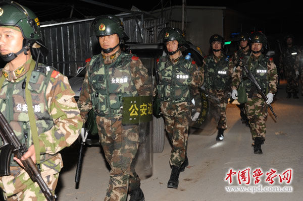 广东直升机出动清剿制毒村查获3吨冰毒