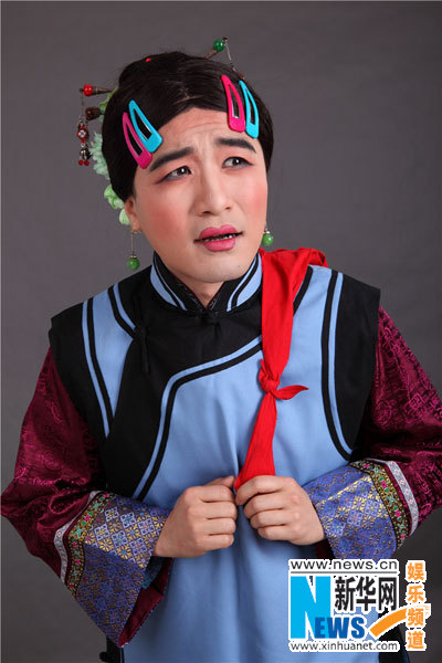 何云伟演评剧反串杨三姐母亲 李菁应宁跨界笑果好