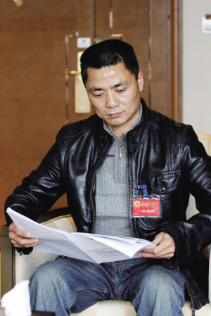 童元中(市政协委员,上海隆元投资有限公司董事长)记者:作为一名在外