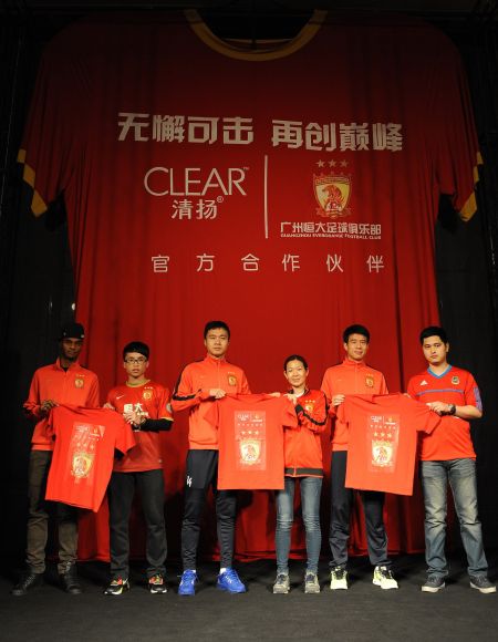 我不想再回场边执教   清扬品牌代表以及恒大球员孙祥,冯仁亮,雷内为