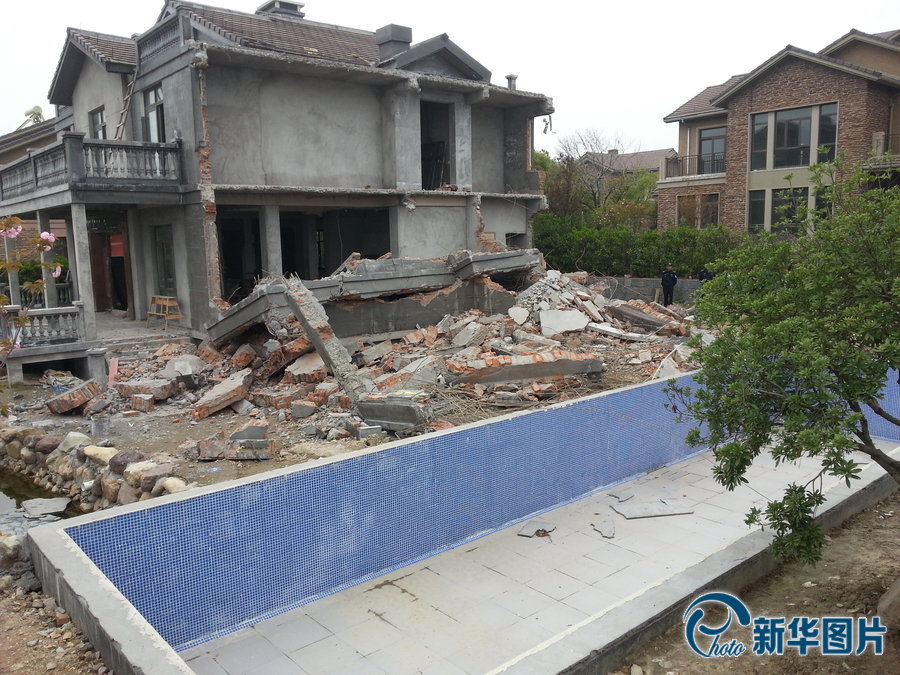 绍兴违建豪华"白宫"别墅开拆