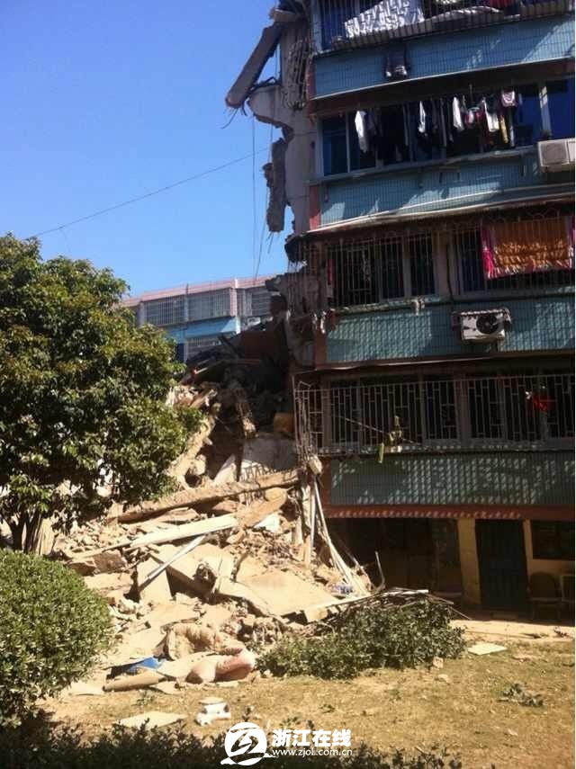 浙江奉化倒塌居民楼已救出5名被困人员