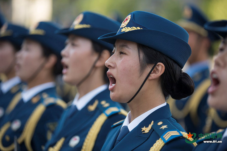 我军首批女仪仗队员训练过程揭秘:“英姿飒爽”-嵊州新闻网