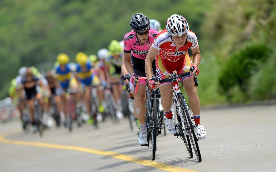 环浙江舟山群岛新区女子国际公路自行车赛开赛