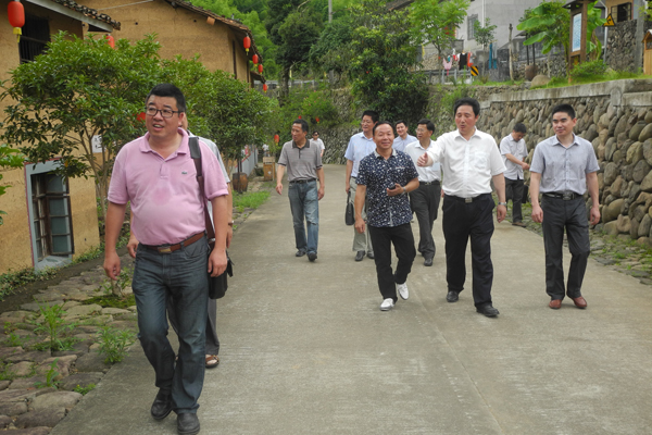 【西畈乡】省政协常委张苗根来西畈乡调研饮用水源地环境保护工作