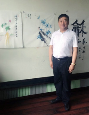 李乐林先生,法号妙心,1964年出生于山东省栖霞市,现为平安山东新闻网