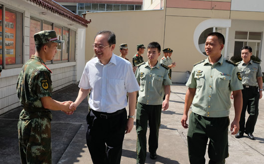 柯昕野还来到市武警中队和武警台州支队三中队.