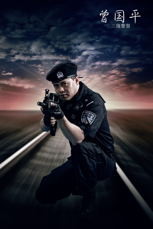 展示警队形象 宣传反恐知识 开化公安酷炫海报网上风靡