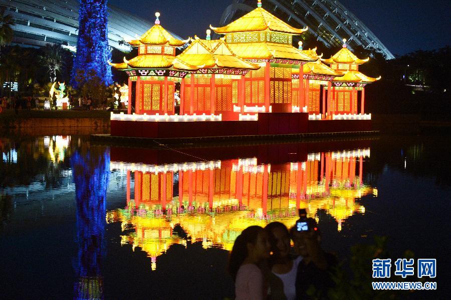 2014新加坡举行中秋节灯会亮灯仪式