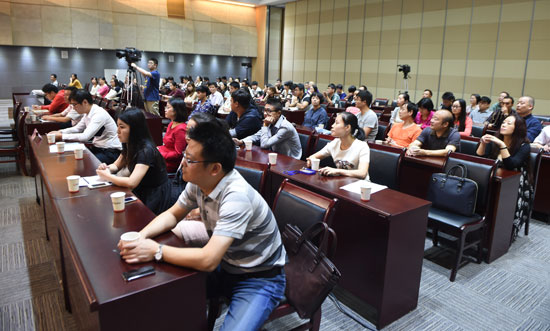 演讲比赛现场,观众席座无虚席(胡元勇 摄)