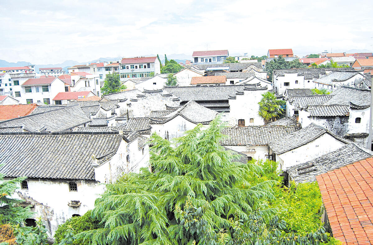 外,畈田蒋村大部分古建筑都保存完好,如鹿鹤堂,礼耕堂,红屋,十八间