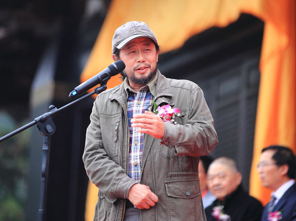 省工艺美术大师,衢州醉根艺品有限公司董事长徐谷青致答谢词