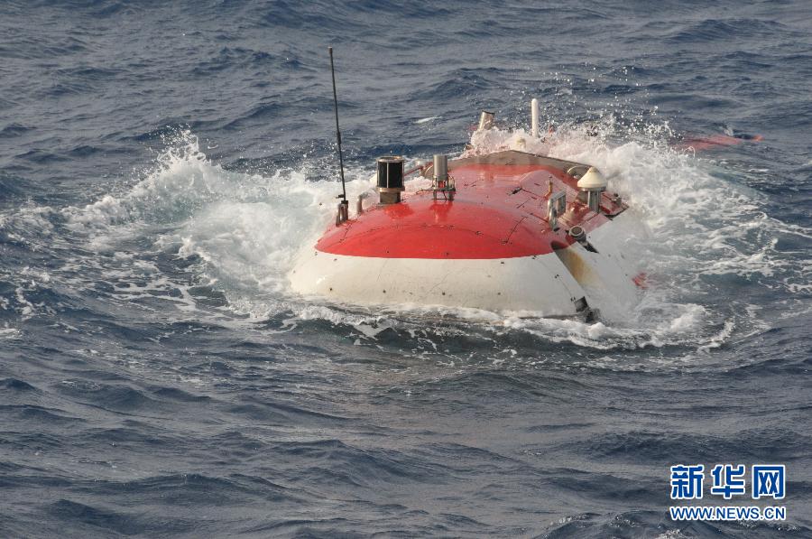 "蛟龙"号继续在印度洋龙旗热液区下潜