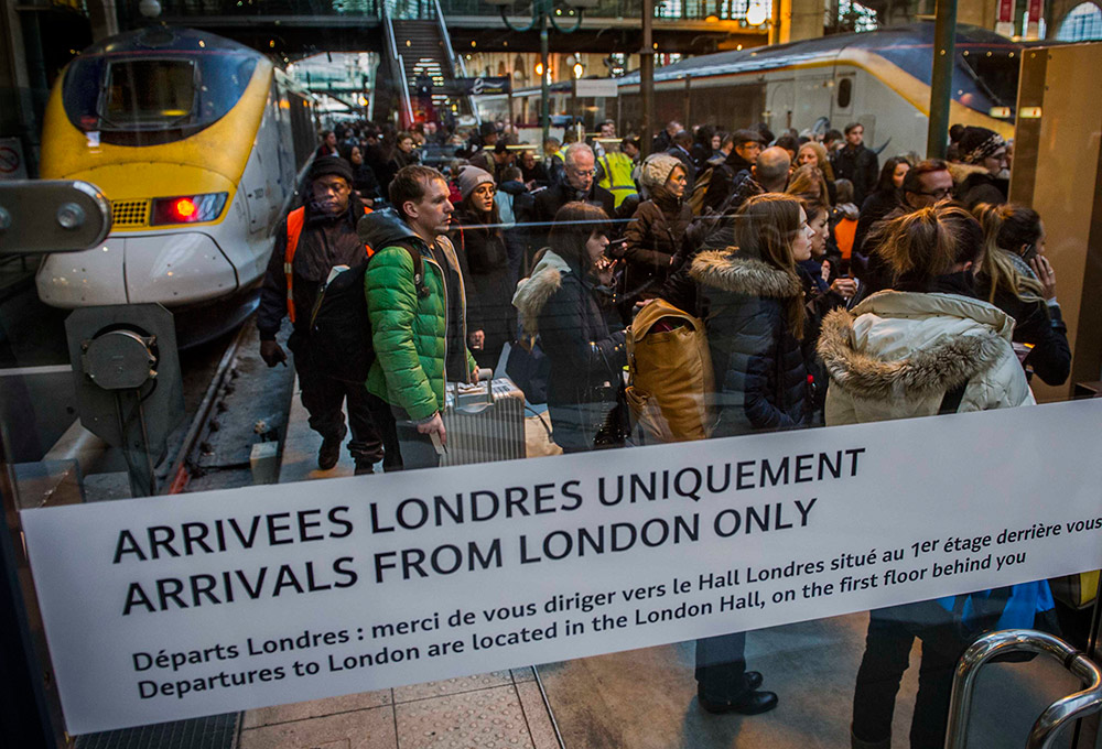 英国:货车失火,英法海底隧道暂时关闭