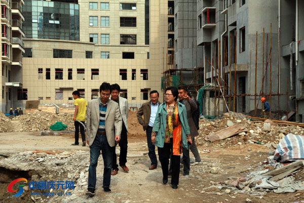 叶丽娅一行先后走访了政协委员韦伟光,杨忠清,叶通玲分别所在的濛洲