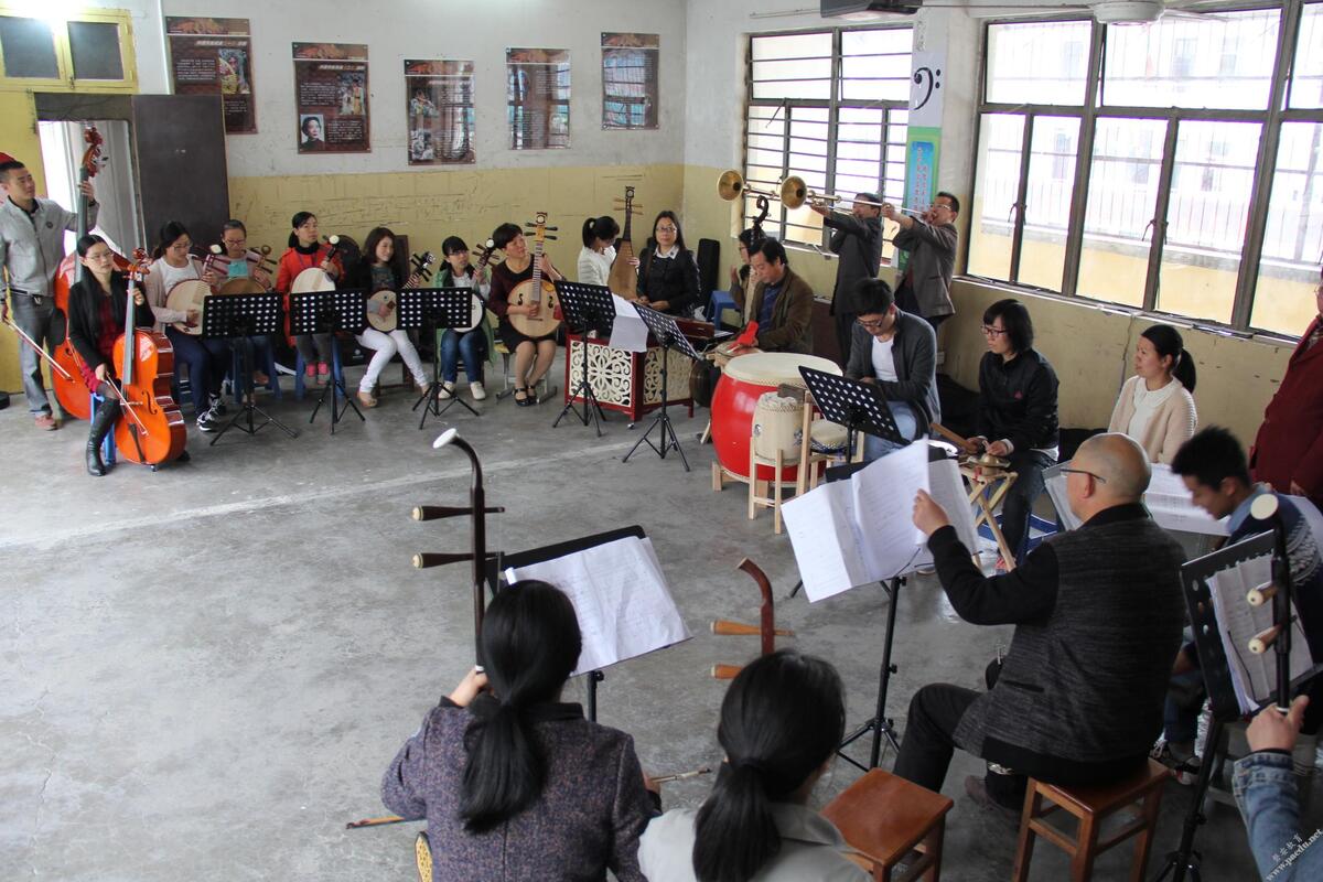 深泽小学教师民乐团奏响婺剧花头台
