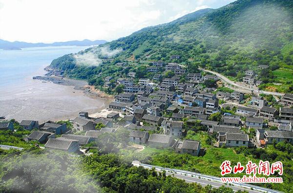 筲箕湾,是个村名,顾名思义,村子坐落在一个形状如筲箕的地方.