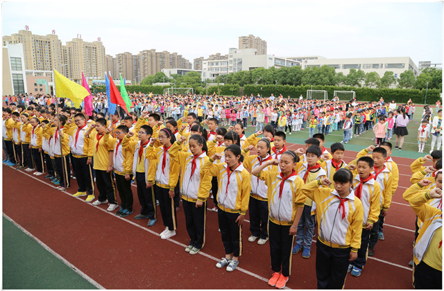 泗洲小学举行2015届六年级毕业礼