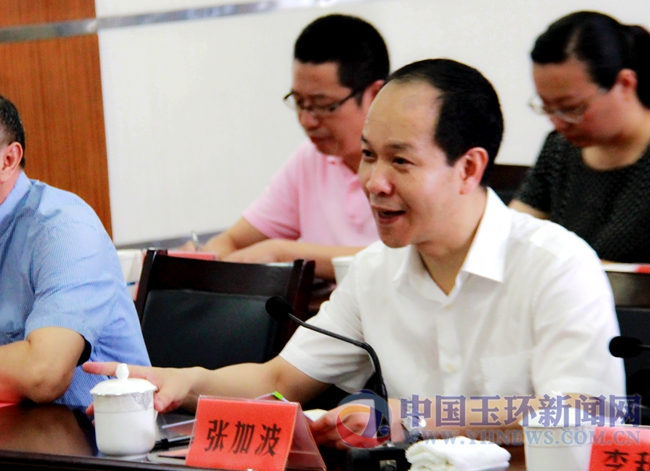 县委书记张加波,县委常委,纪委书记李利兵分别作工作汇报.