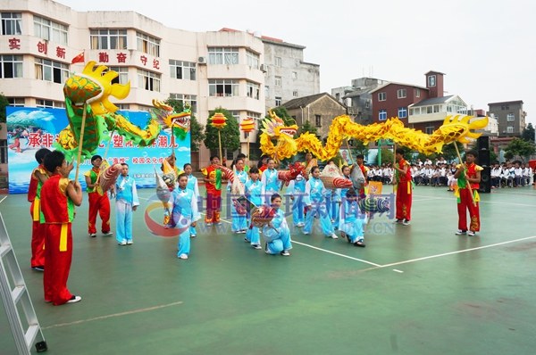 坎门二中"海悦"校园文化成果展开幕