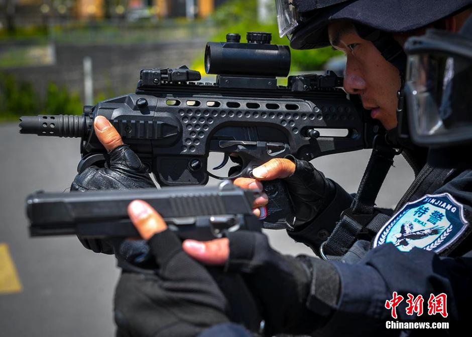 该手枪枪架与92式警用手枪配套使用,是一种装配在手枪上的冲锋式枪架