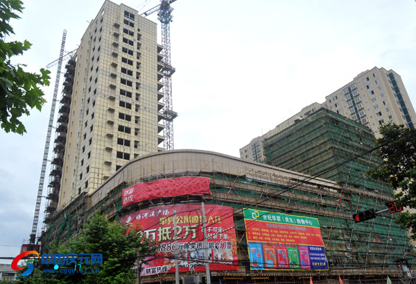 银河湾广场项目外墙脚手架拆除中-中国庆元网