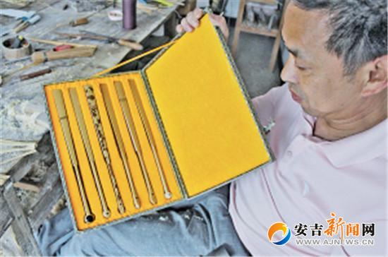 [图文]民间艺人胡满根的34年"制扇记":一双手,精磨一根扇骨
