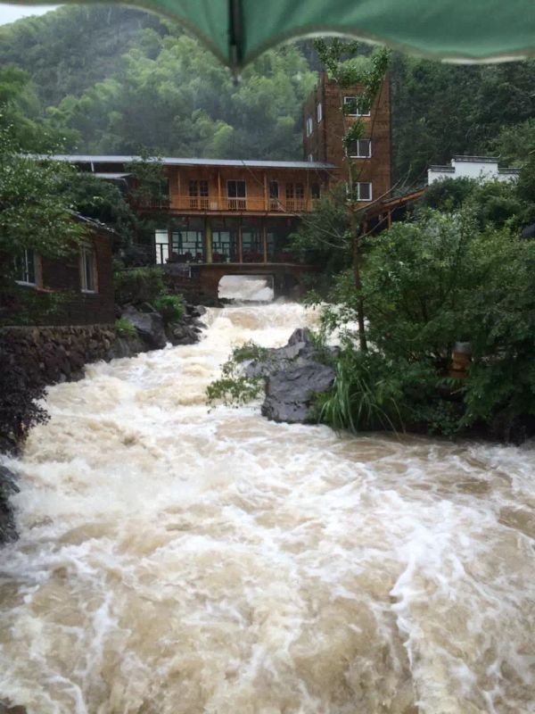 受台风影响方山大院积水严重--磐安新闻网