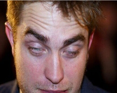 蒋欣李念baby彭于晏 明星翻白眼丑照走红网络