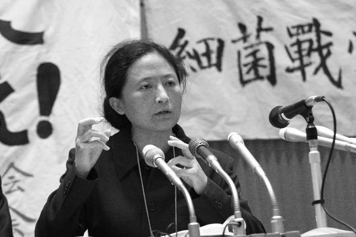 1997年王选被推举为中国细菌战受害者诉讼原告团团长,代表108名原告