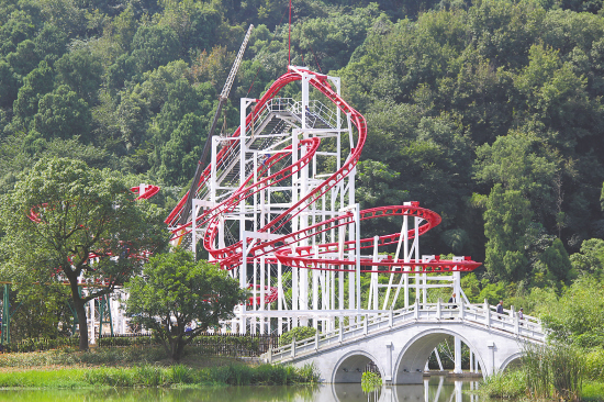 【台州晚报】台州首台悬挂式过山车落户九峰公园--黄岩新闻网
