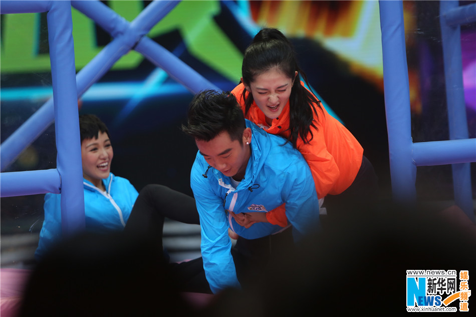 《快本》对抗赛嘉宾变"沙包" 郑恺郭采洁大比拼