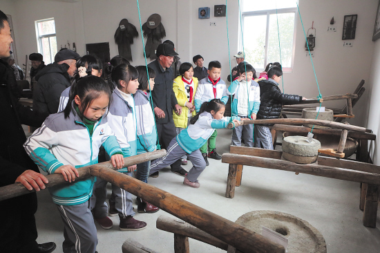 【台州日报】学生体验农耕文化
