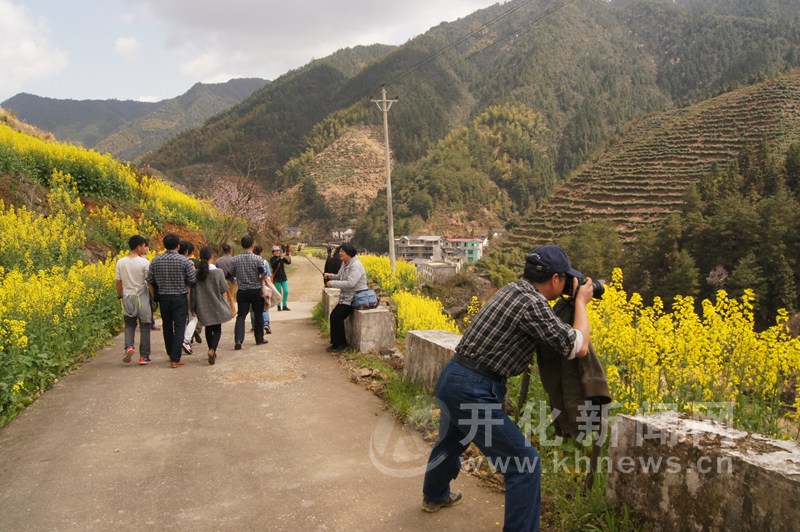 欣赏美景 体验刺激 大龙村油菜花节够味!