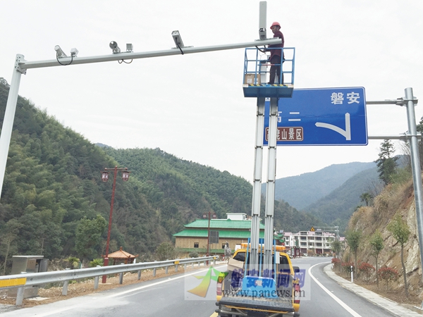 安装道路监控