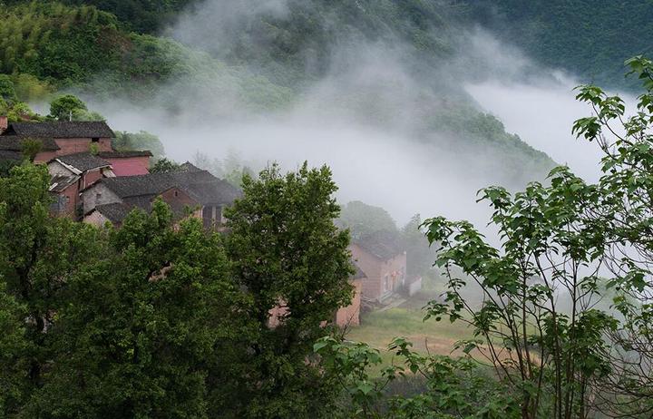 雨后山间图片